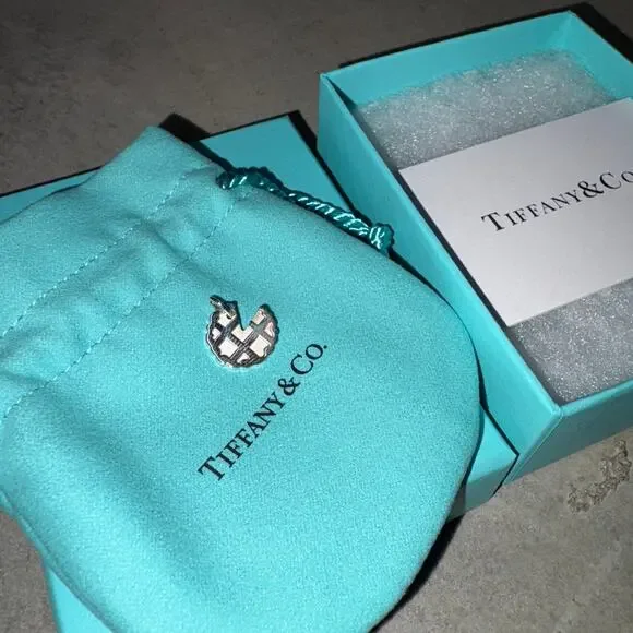 Tiffany & Co. Sugar Pie Charm or Pendant in Sterling Silver rare retired .925 - Picture 4 of 9